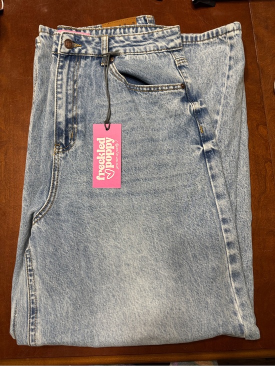 Freckled Poppy Denim - NWT, Boutique Freckled Poppy Women's Light Wash Blue High-Rise Jeans, XL
